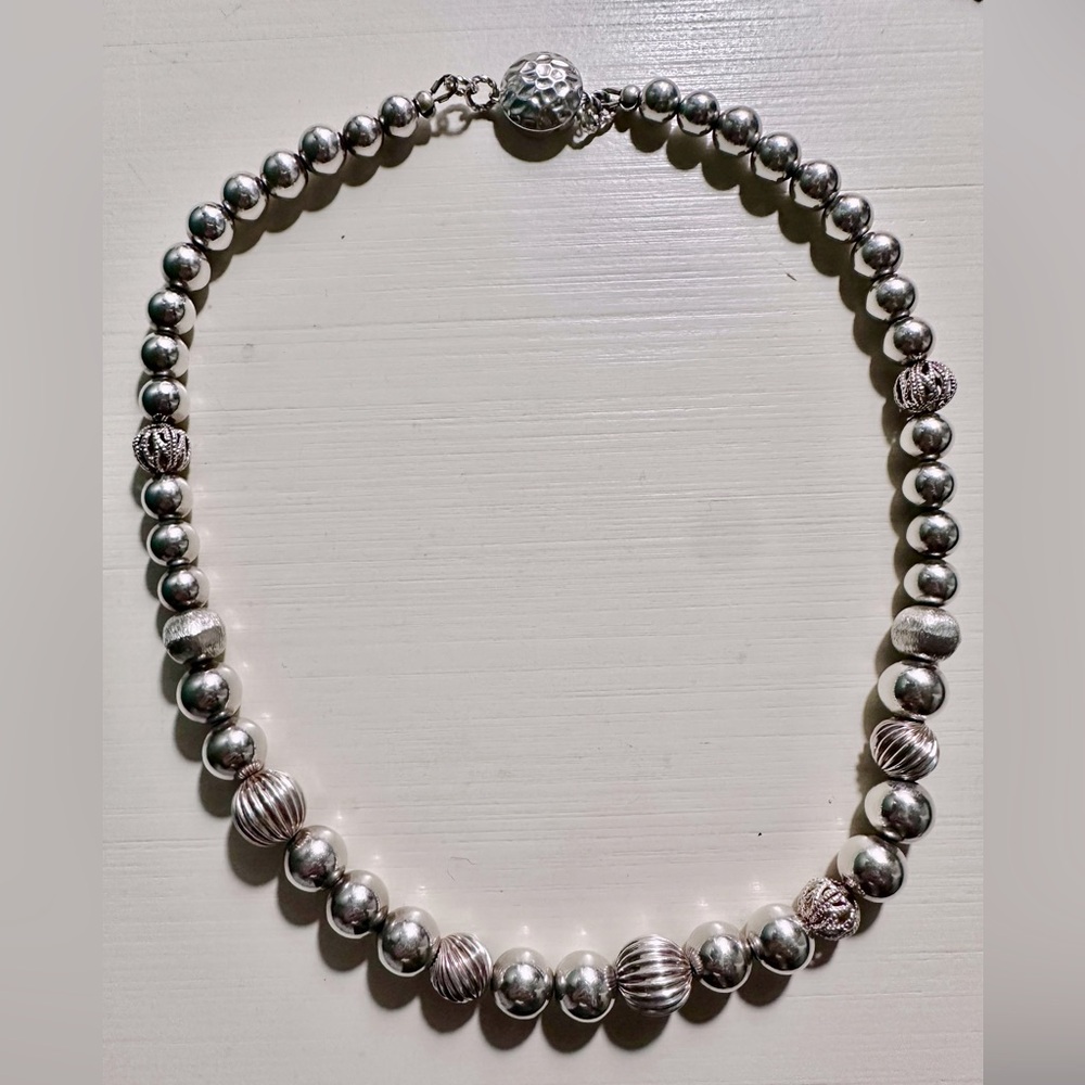 Vintage Sterling Silver textured graduated ball beaded necklace 17.5”